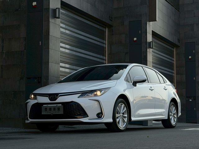 TOYOTA豐田 ALTIS  第1張相片