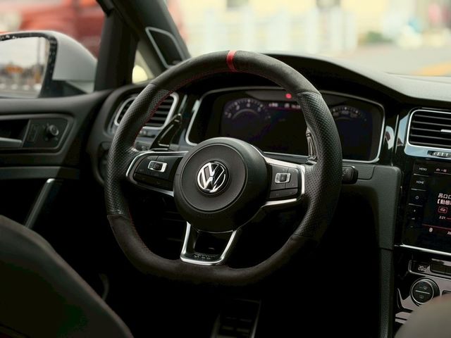 VOLKSWAGEN福斯 GOLF GTI  第2張相片