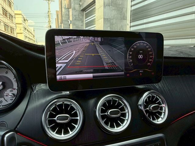 M-BENZ賓士 CLA250  第10張相片
