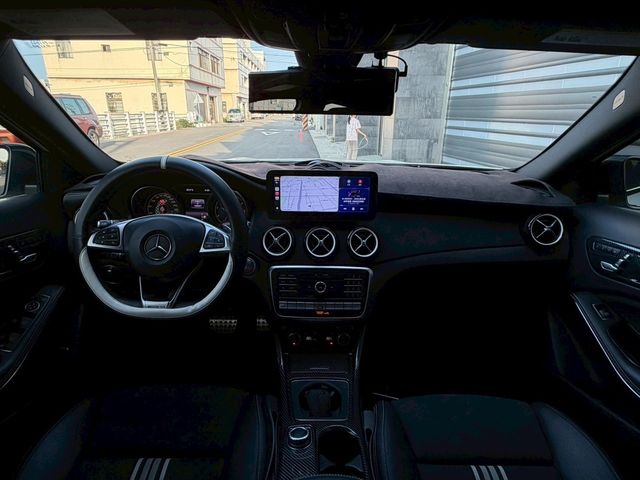 M-BENZ賓士 GLA250  第8張相片