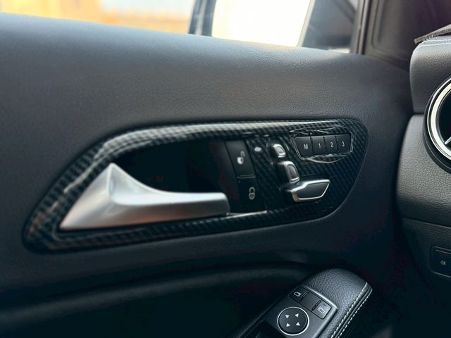 M-BENZ賓士 GLA250  第12張相片