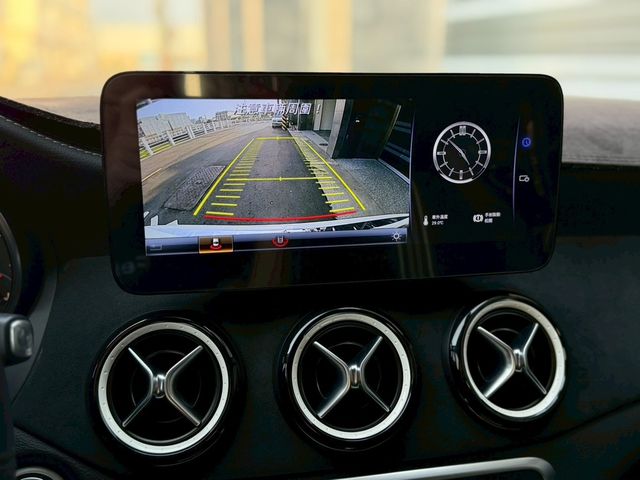 M-BENZ賓士 GLA250  第14張相片