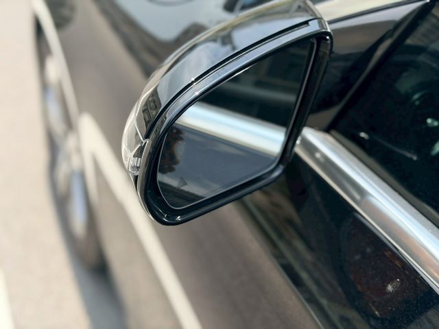 M-BENZ賓士 E300  第8張相片