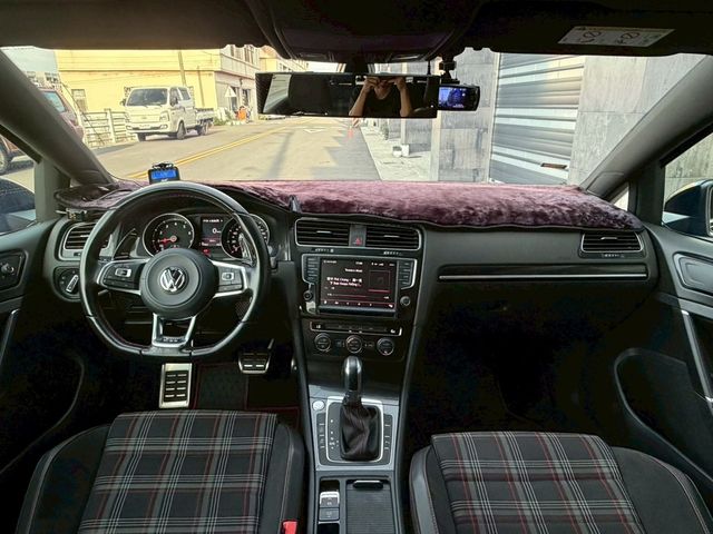VOLKSWAGEN福斯 GOLF GTI  第2張相片