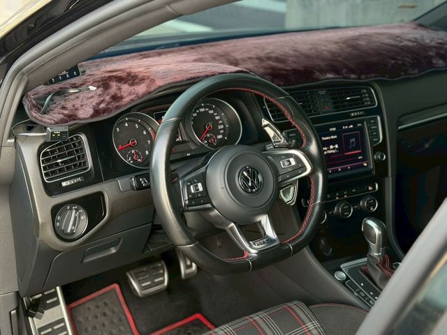 VOLKSWAGEN福斯 GOLF GTI  第3張相片
