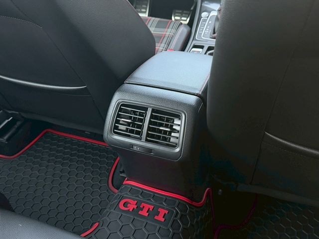 VOLKSWAGEN福斯 GOLF GTI  第6張相片