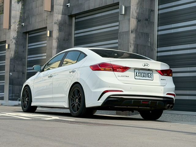 HYUNDAI現代 ELANTRA  第2張相片