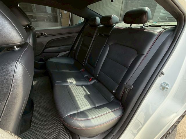 HYUNDAI現代 ELANTRA  第6張相片