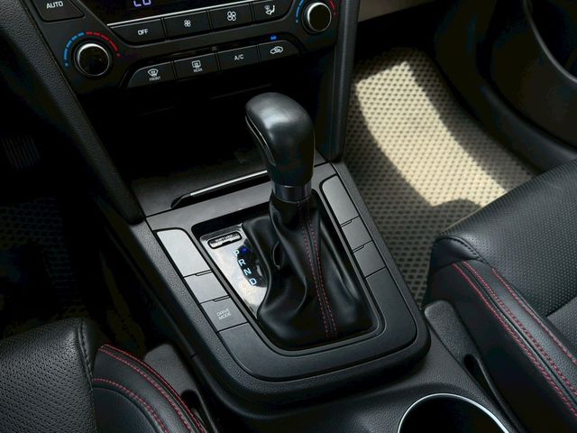 HYUNDAI現代 ELANTRA  第12張相片