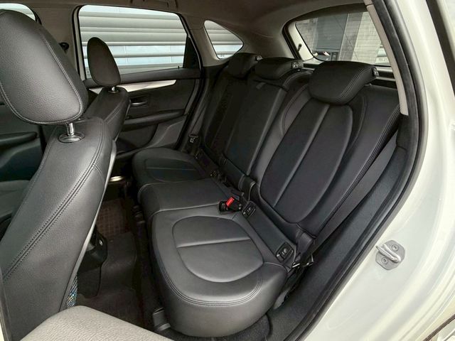 BMW寶馬 218D  第6張相片