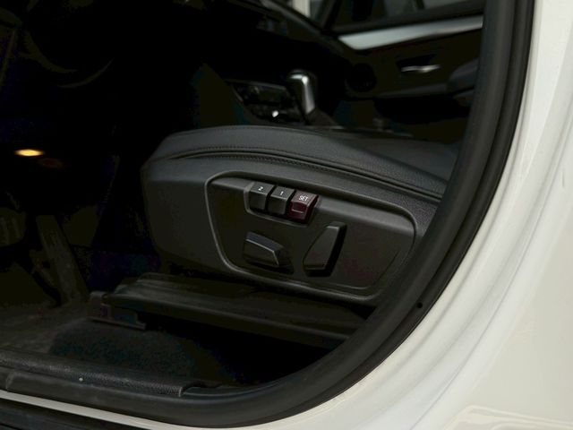 BMW寶馬 218D  第8張相片