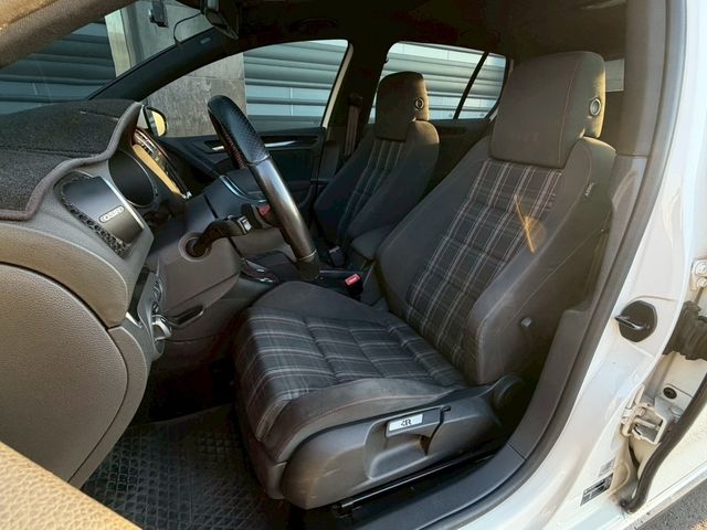 VOLKSWAGEN福斯 GOLF GTI  第4張相片