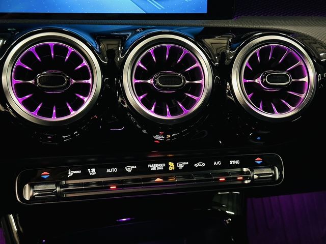 M-BENZ賓士 CLA200  第12張相片
