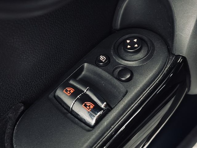 MINI迷你 MINI 5-DOOR  第18張相片