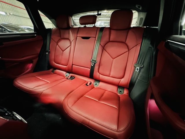 PORSCHE保時捷 MACAN  第8張相片