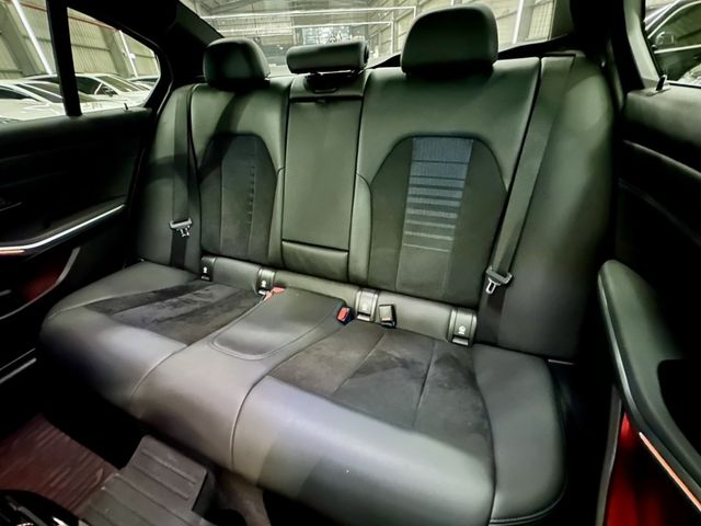 BMW寶馬 320I M SPORT  第8張相片