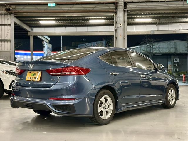 HYUNDAI現代 ELANTRA  第9張相片