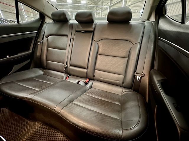 HYUNDAI現代 ELANTRA  第15張相片