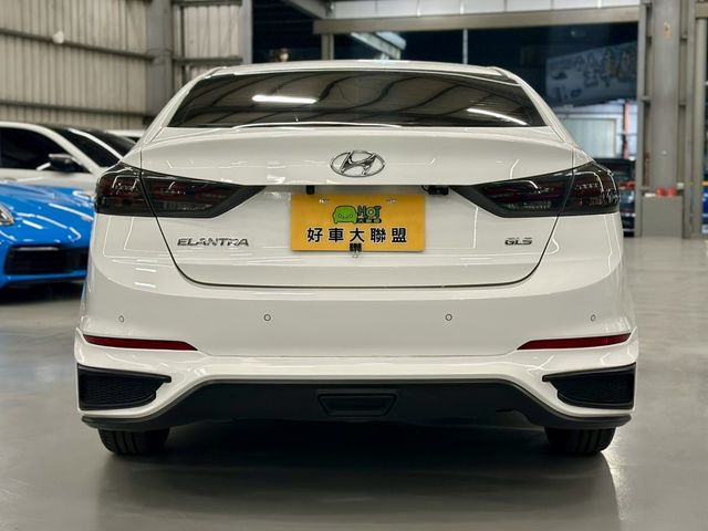 HYUNDAI現代 ELANTRA  第7張相片
