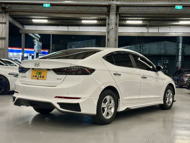 HYUNDAI現代 ELANTRA  第9張相片