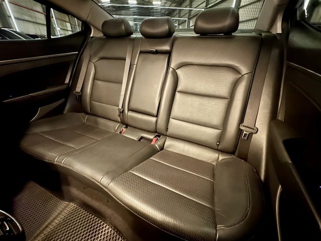 HYUNDAI現代 ELANTRA  第15張相片