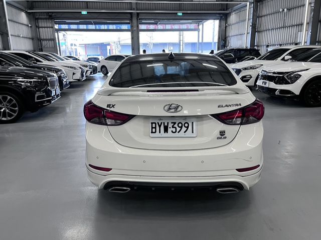 HYUNDAI現代 ELANTRA  第3張相片