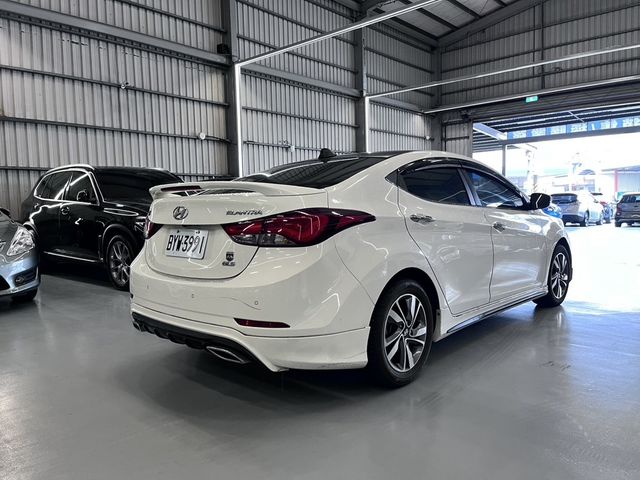 HYUNDAI現代 ELANTRA  第7張相片