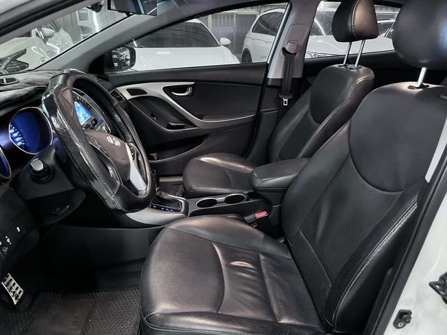 HYUNDAI現代 ELANTRA  第11張相片