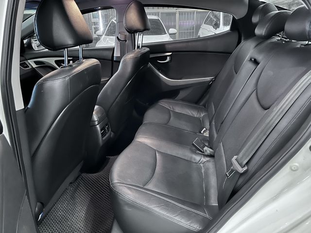 HYUNDAI現代 ELANTRA  第13張相片