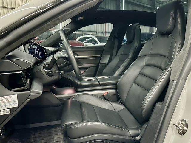 PORSCHE保時捷 TAYCAN  第7張相片