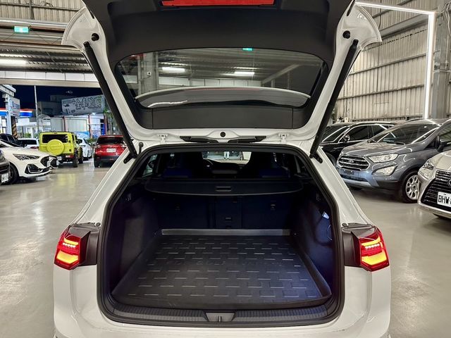 VOLKSWAGEN福斯 GOLF VARIANT  第19張相片