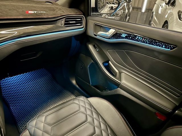 FORD福特 FOCUS ST WAGON  第15張相片