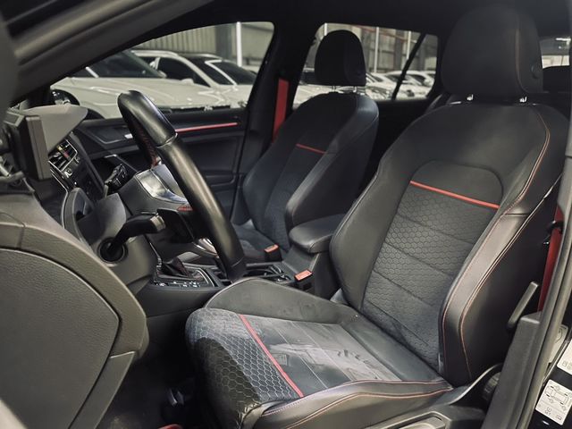 VOLKSWAGEN福斯 GOLF GTI  第7張相片
