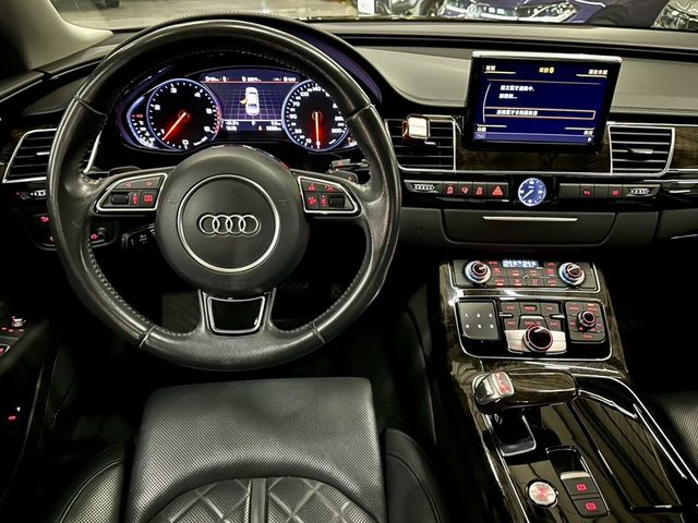 AUDI奧迪 A8  第10張相片