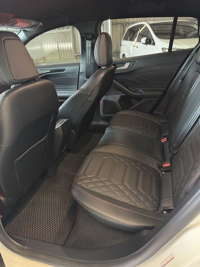 FORD福特 FOCUS WAGON  第7張相片