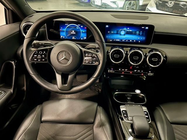 M-BENZ賓士 A180  第9張相片