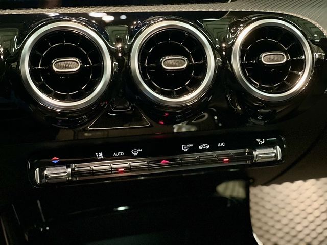 M-BENZ賓士 A180  第13張相片