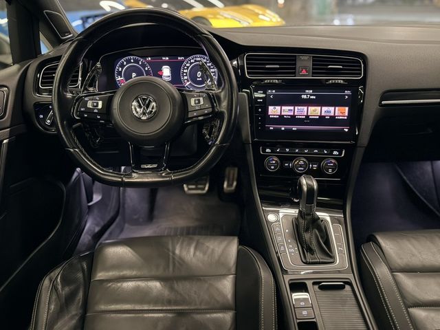 VOLKSWAGEN福斯 GOLF R  第9張相片