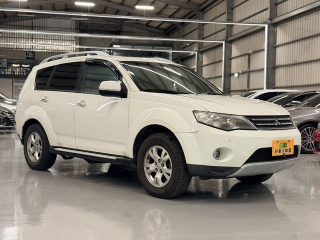 MITSUBISHI三菱 OUTLANDER  第2張相片