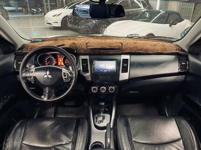 MITSUBISHI三菱 OUTLANDER  第10張相片