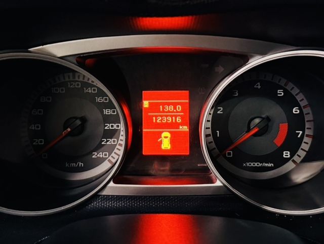 MITSUBISHI三菱 OUTLANDER  第20張相片