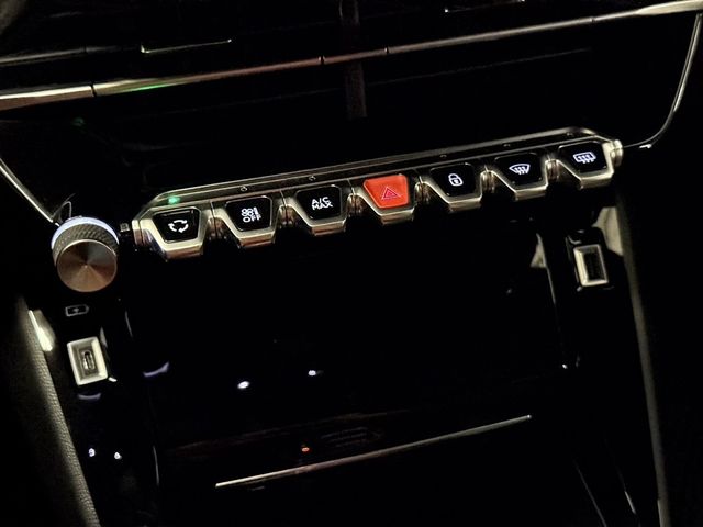 PEUGEOT寶獅 2008  第13張相片