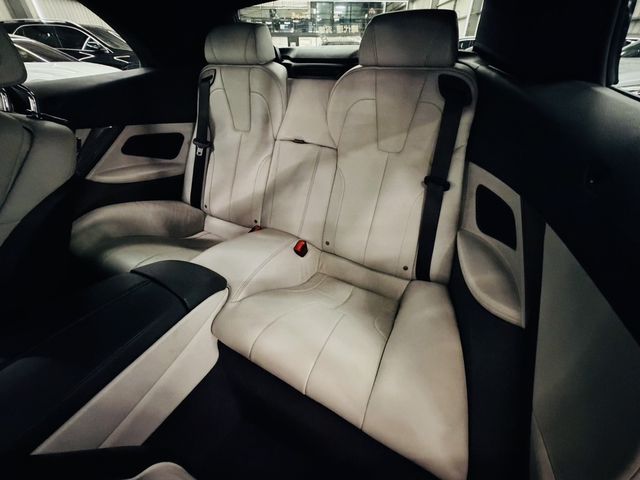 BMW寶馬 M6 COUPE  第8張相片