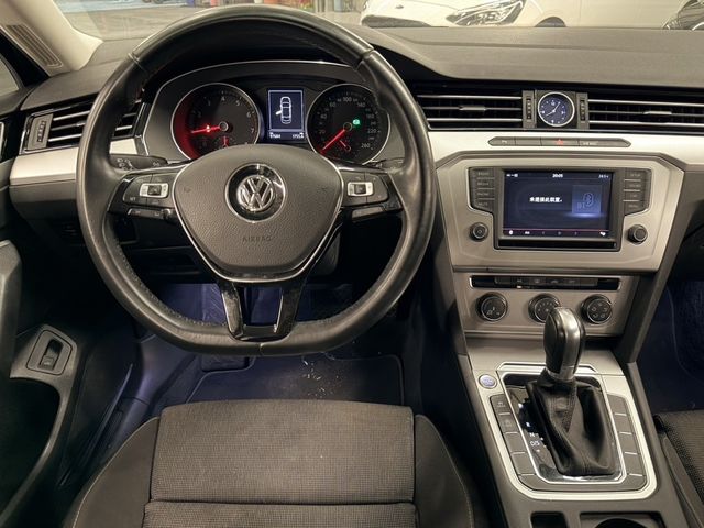 VOLKSWAGEN福斯 PASSAT  第9張相片