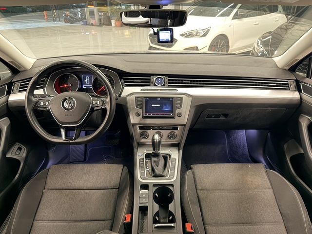 VOLKSWAGEN福斯 PASSAT  第10張相片