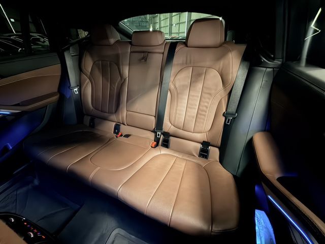 BMW寶馬 X6 M  第8張相片