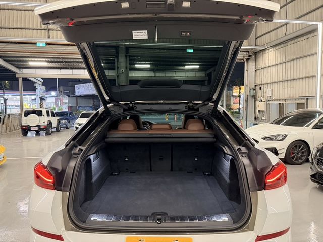 BMW寶馬 X6 M  第19張相片
