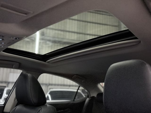 LEXUS凌志 ES300H  第16張相片