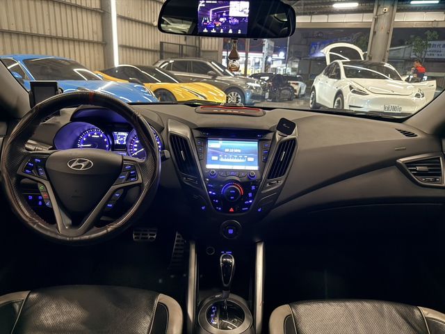 HYUNDAI現代 VELOSTER  第10張相片