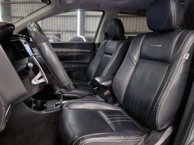 MITSUBISHI三菱 OUTLANDER  第7張相片
